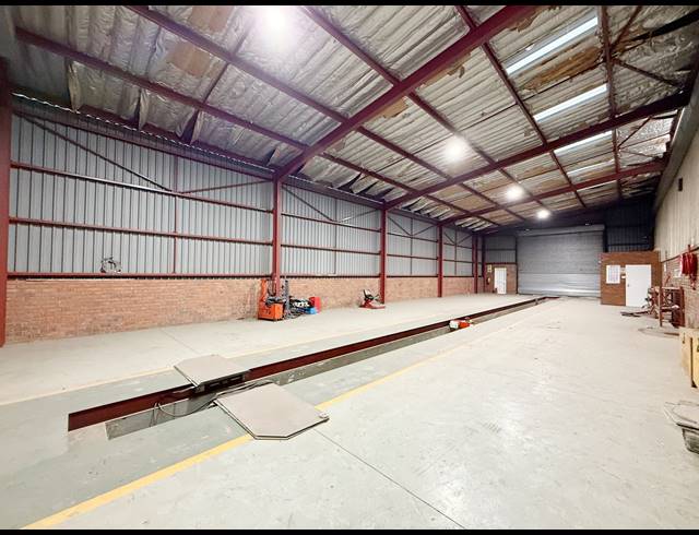 2,200M² WAREHOUSE TO LET IN WADEVILLE